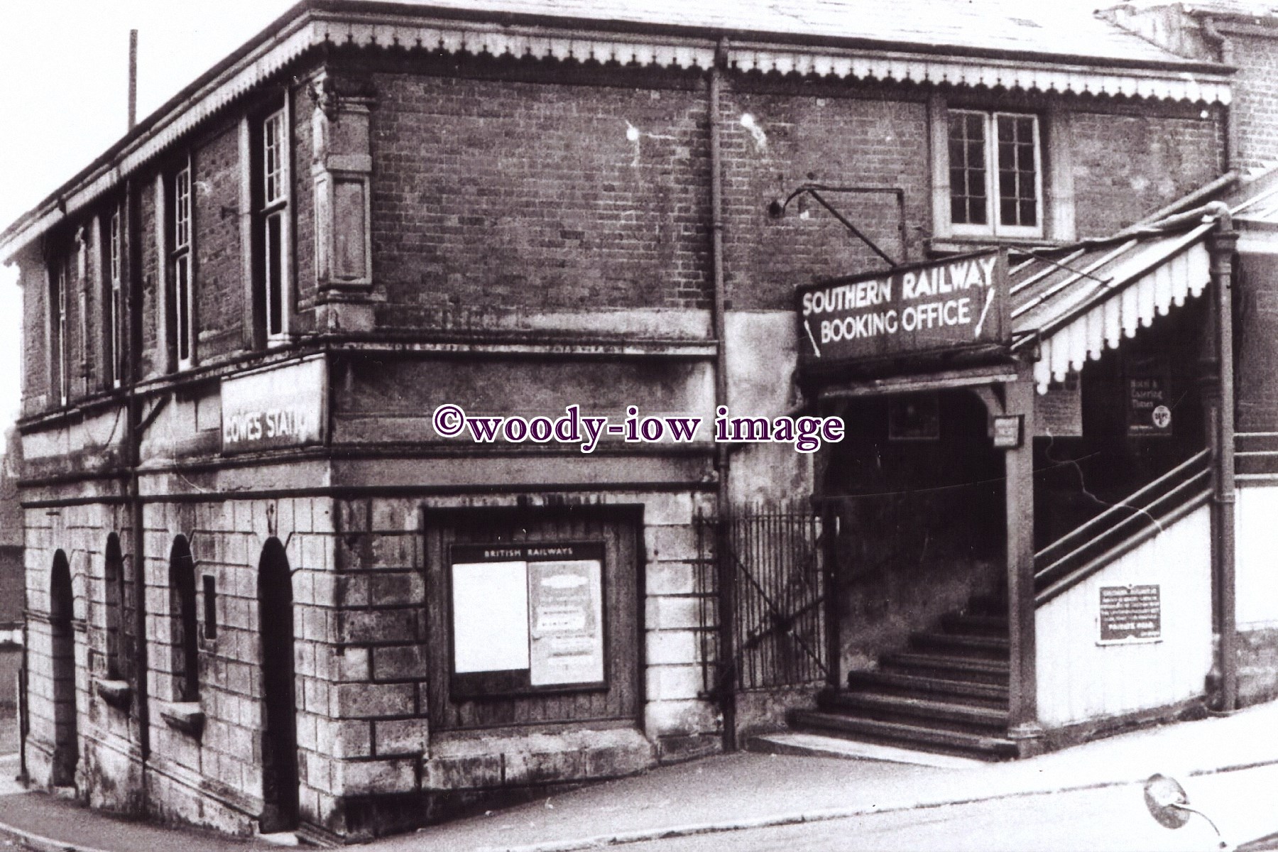 rp92 Isle of Wight Cowes Railway Station photo